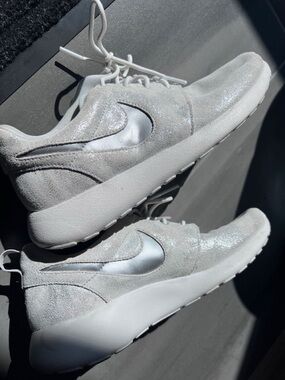 Nike Roshe One Prenium White Metallic Sneakers - Size 8